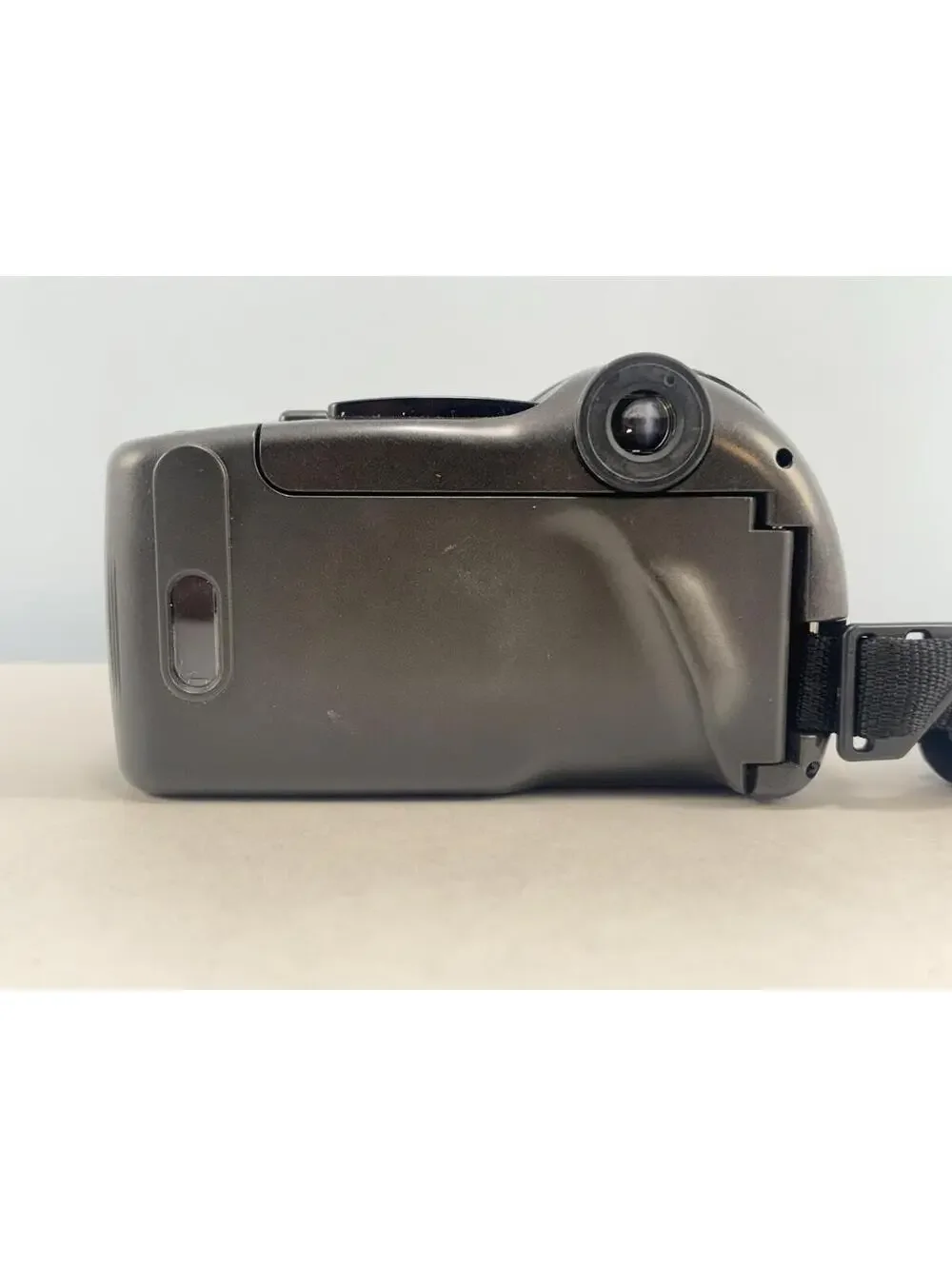 Olympus Infinity SuperZoom 330 35mm Film Camera - Untested - Broken Lens Cover